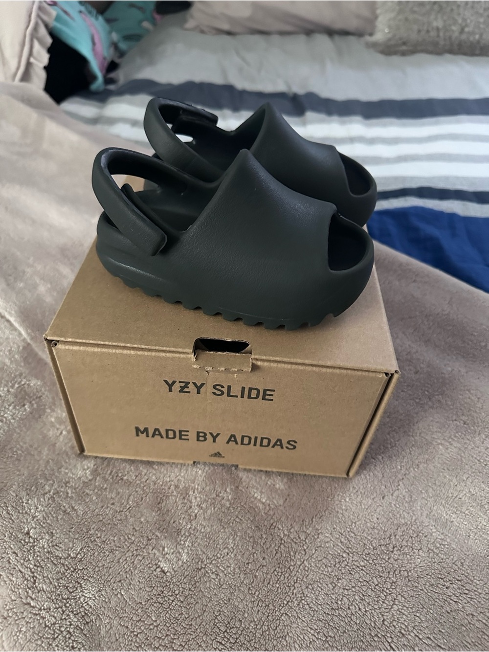 Deadstock Infant Adidas Yeezy Slides size 7K genuine